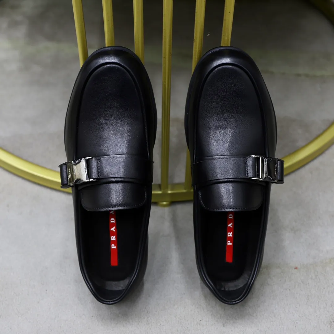 Men's shoes💰600💰Top original order Brand: PRADA (Prada) Standard code: Men's code 38/44 (45 can be customized) Grade: Same as the official website Material: Original cowhide surface, cowhide lining, original wear-resistant soft outsole Style category: Business casual slip-on shoes, young fashion, European and American trends, British style Color: actual picture color